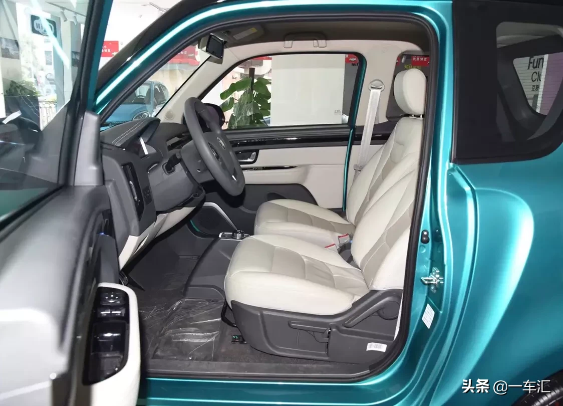 双门两座微型车，知豆新款D3圣豆士，网友：这车老年人还真玩不好