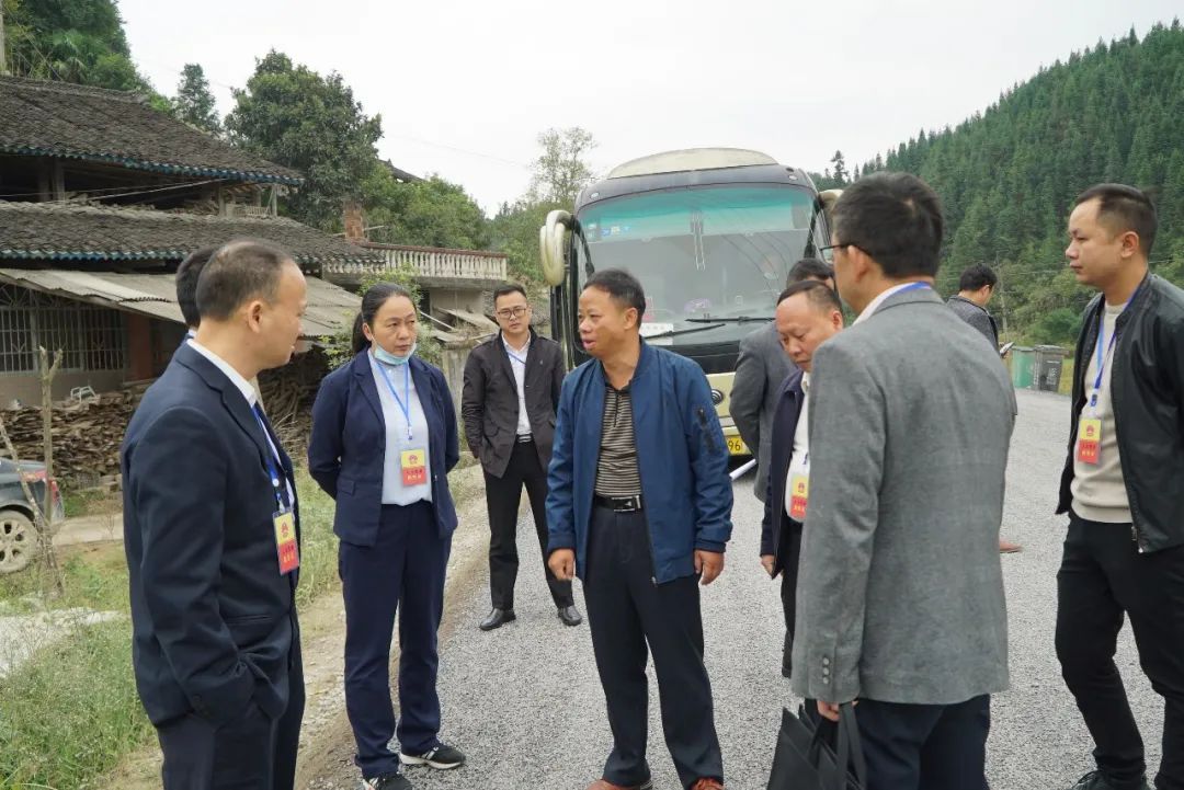 靖州人大：开展响星公路建设项目代表视察活动