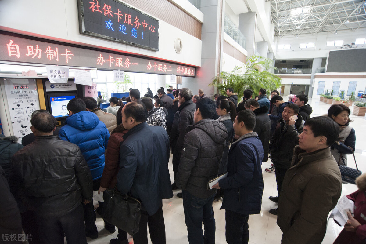 住院时社保卡是否需押在医院？卡内余额如何取出？