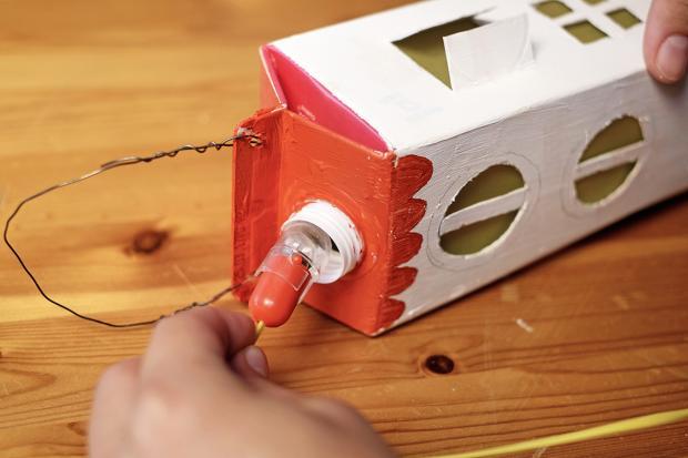 牛奶盒灯笼就做好啦!4.