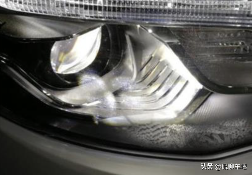 大灯里面有雾正常吗？该怎么办？