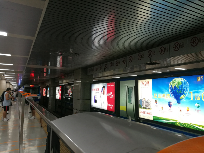 回顾北京地铁东直门站：2号线、13号线、机场线的换乘方式很巧妙