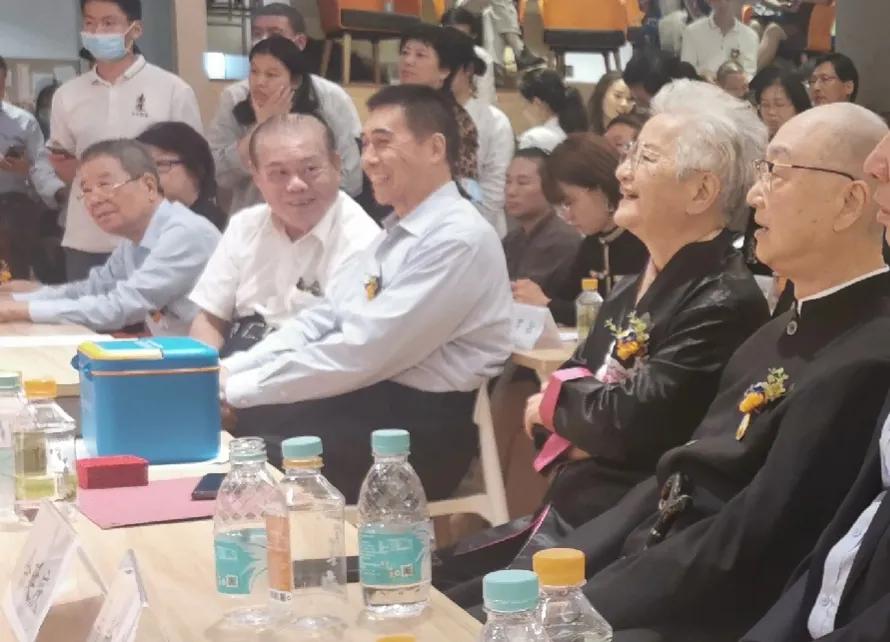 庆祝第三届世界中医药日，中医在行动品牌峰会在上海举行