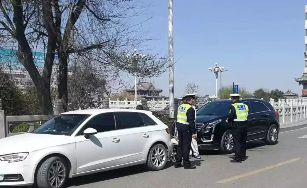 路边违停会被贴条吗？官方回应来了！