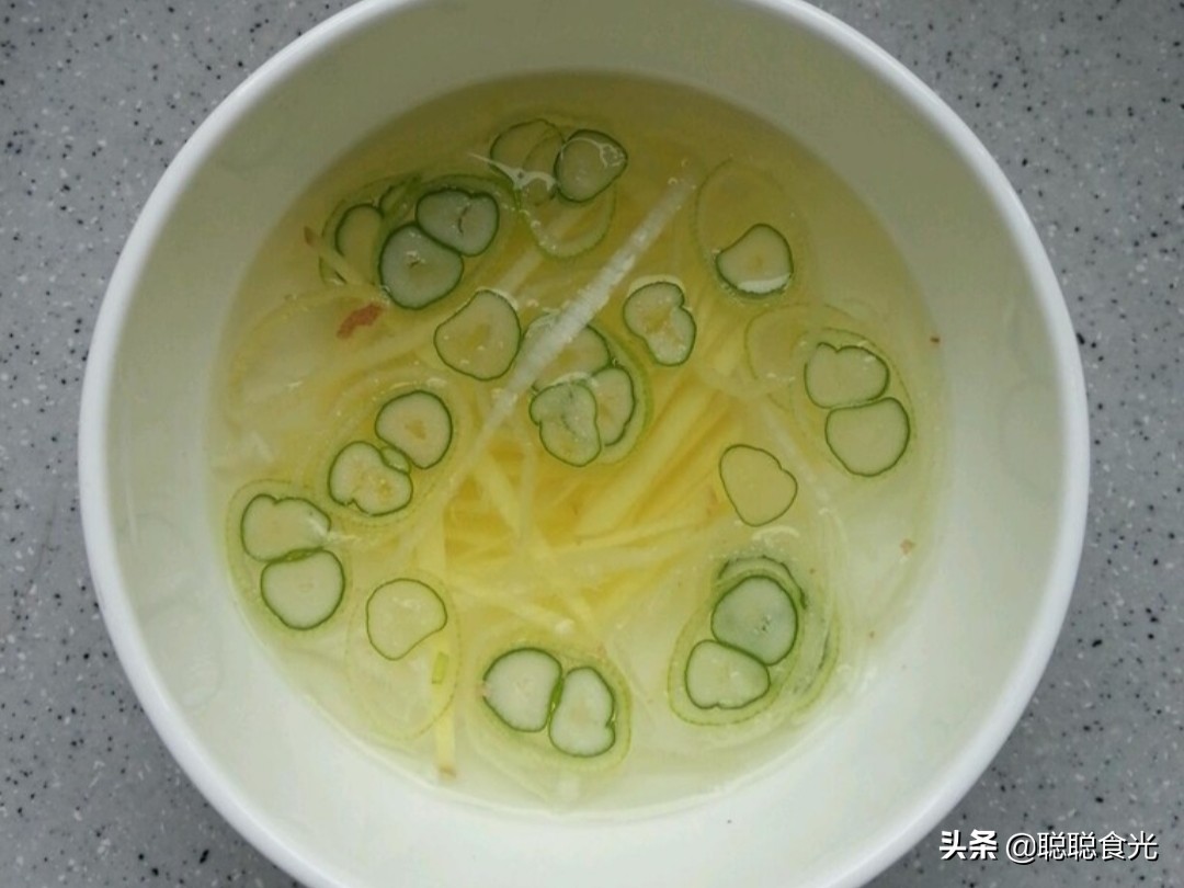 调饺子馅时，牢记“3放2不放”，肉馅鲜嫩美味，越吃越香