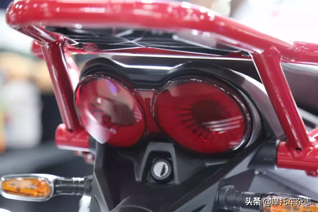 新款Vespa 300售价4.98万起，横置V缸ADV发布！