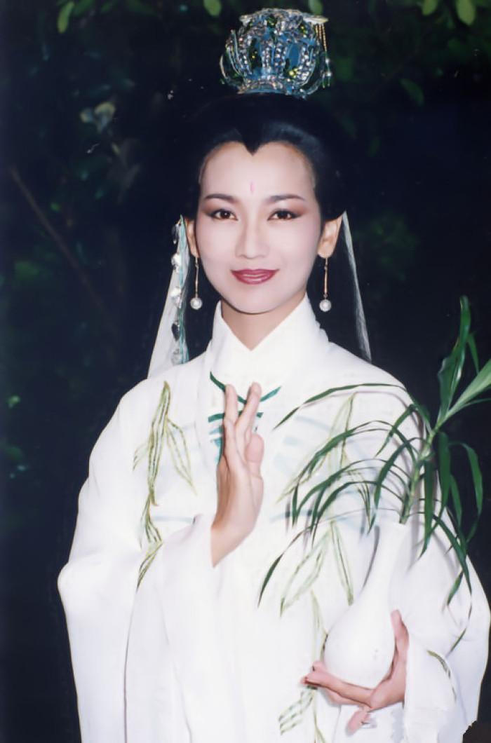 赵雅芝在《新白娘子传奇》中饰演的白素贞,堪称仙女下凡,虽然角色并非