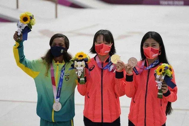 日本13岁滑板少女，第一次上奥运就获得了金牌，这真是让人酸了！_图片 No.4