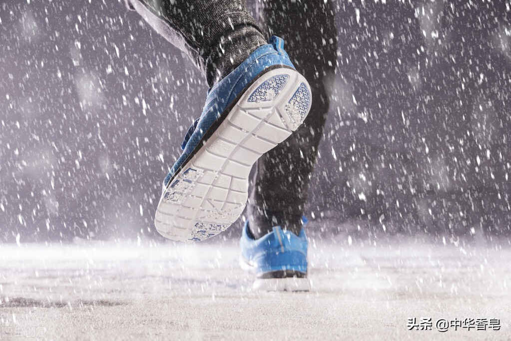 试试就试试皂，沐浴清晨的**缕阳光，傲迎霜雪勇敢前进