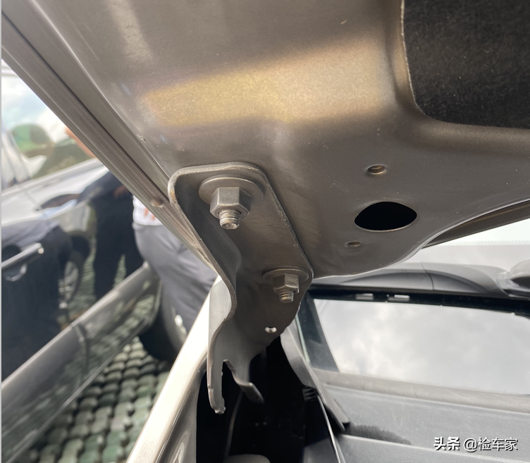 大排量进口SUV，12万买凯迪拉克SRX值不值？网友：白菜价都没人要