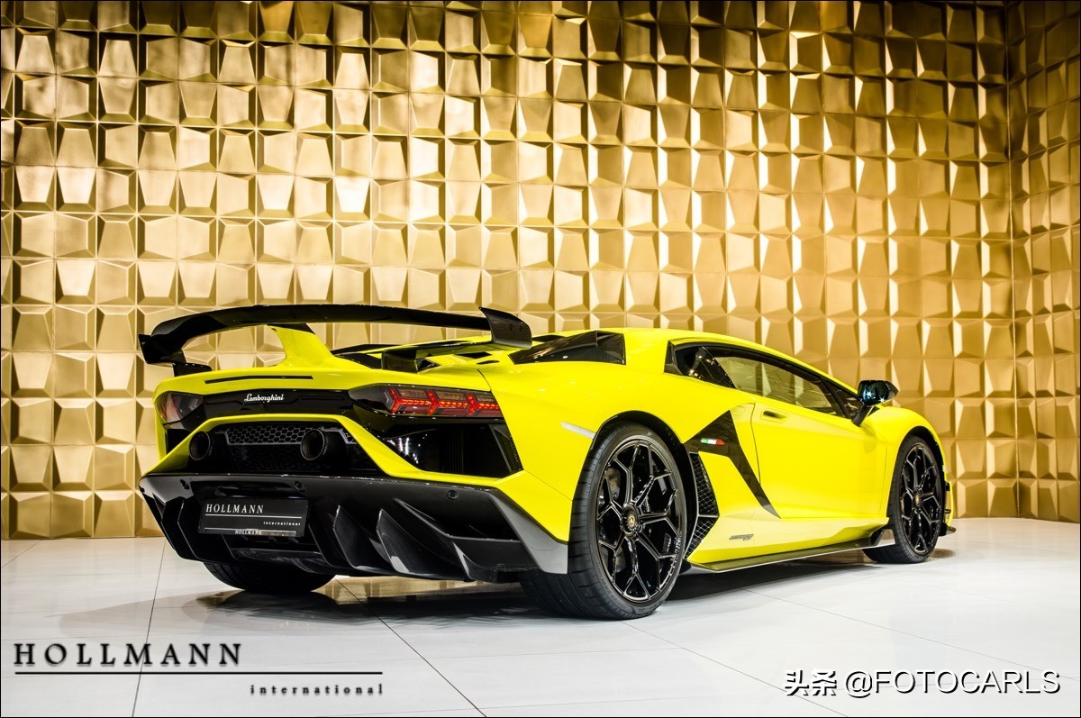 实拍</p><p>　　2019款兰博基尼 Aventador SVJ，770匹圈速之王，喜欢吗？