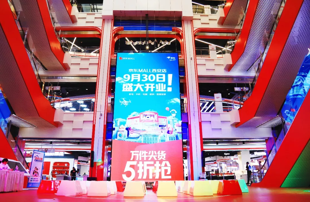俘获线上、拥抱线下,这些品牌正在「破圈突围」