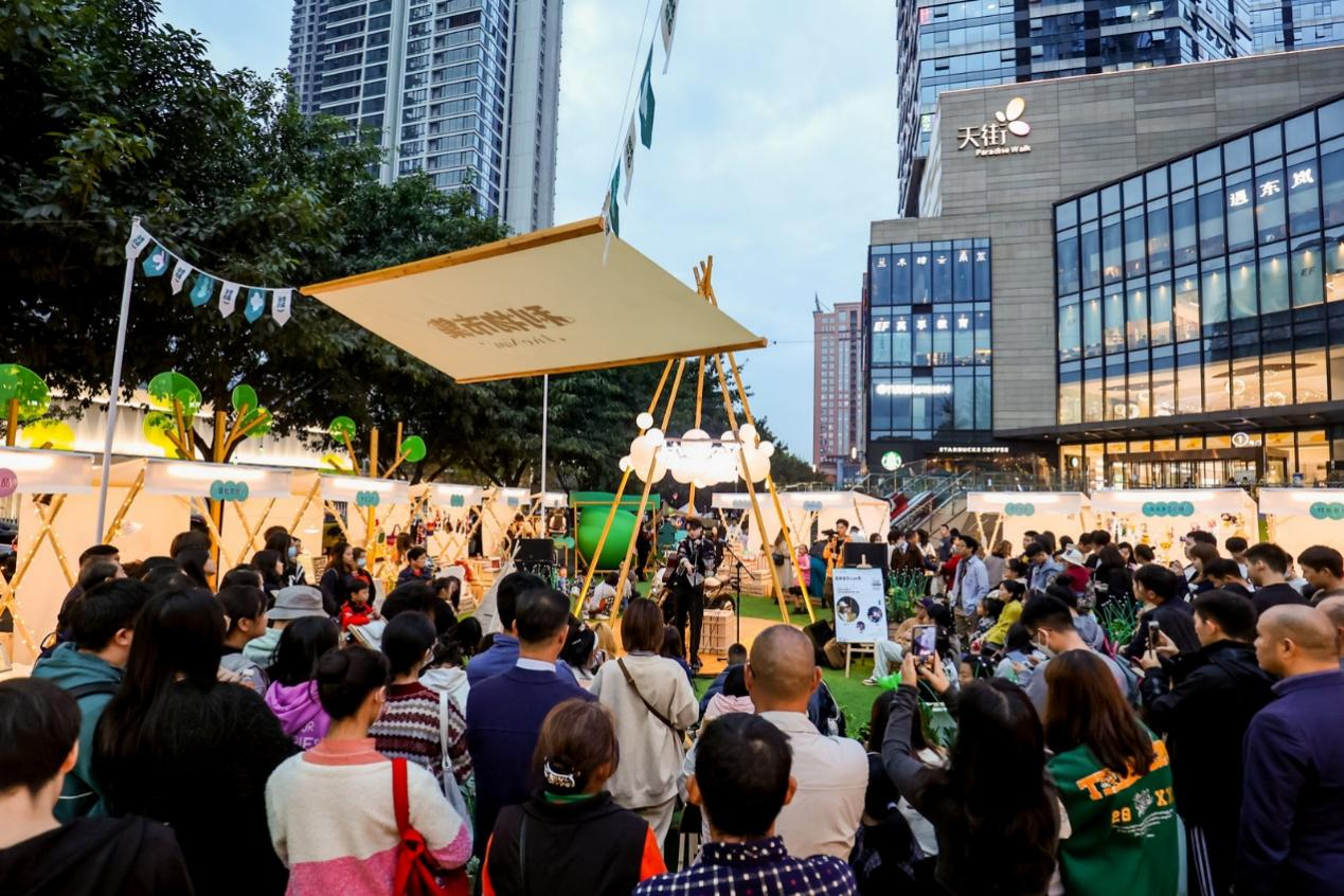 首届利物市集亮相源著天街 精致氛围治愈都市周末