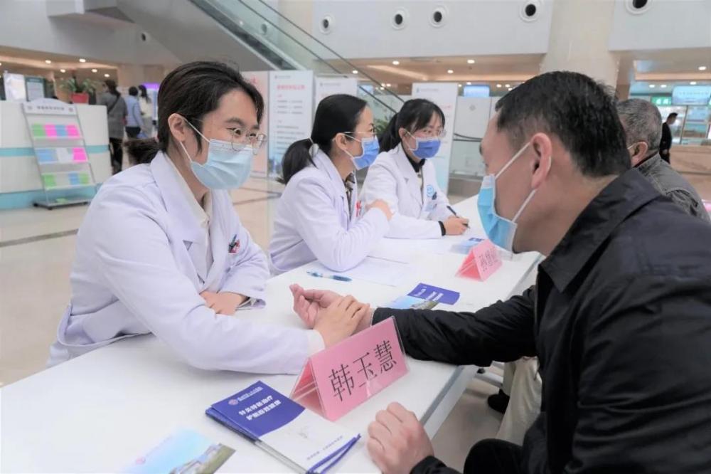 世界传统医药日——徐州市一院中医科、肛肠科联合举办义诊活动