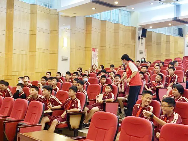 鸦片战争博物馆禁毒小分队走进东城中学