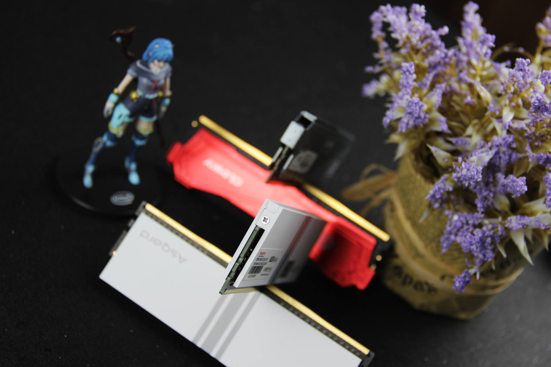 圣洁白机箱怎能缺少白内存？阿斯加特女武神指明方向