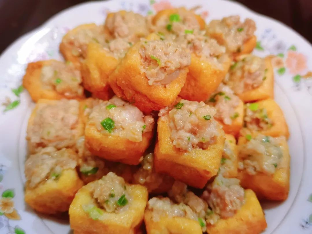 超下饭的油豆腐塞肉，一口一个很过瘾，肉香和豆香结合在一起