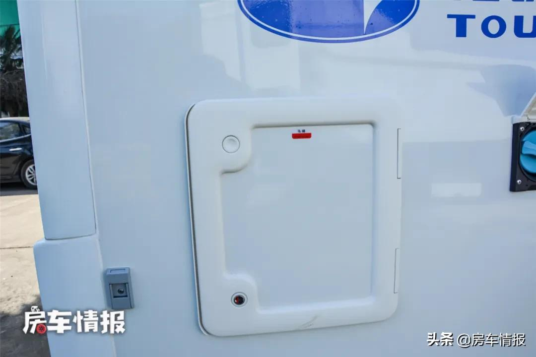 新款福特全顺房车，2.0T+6AT好开又舒服，一家4口玩得爽