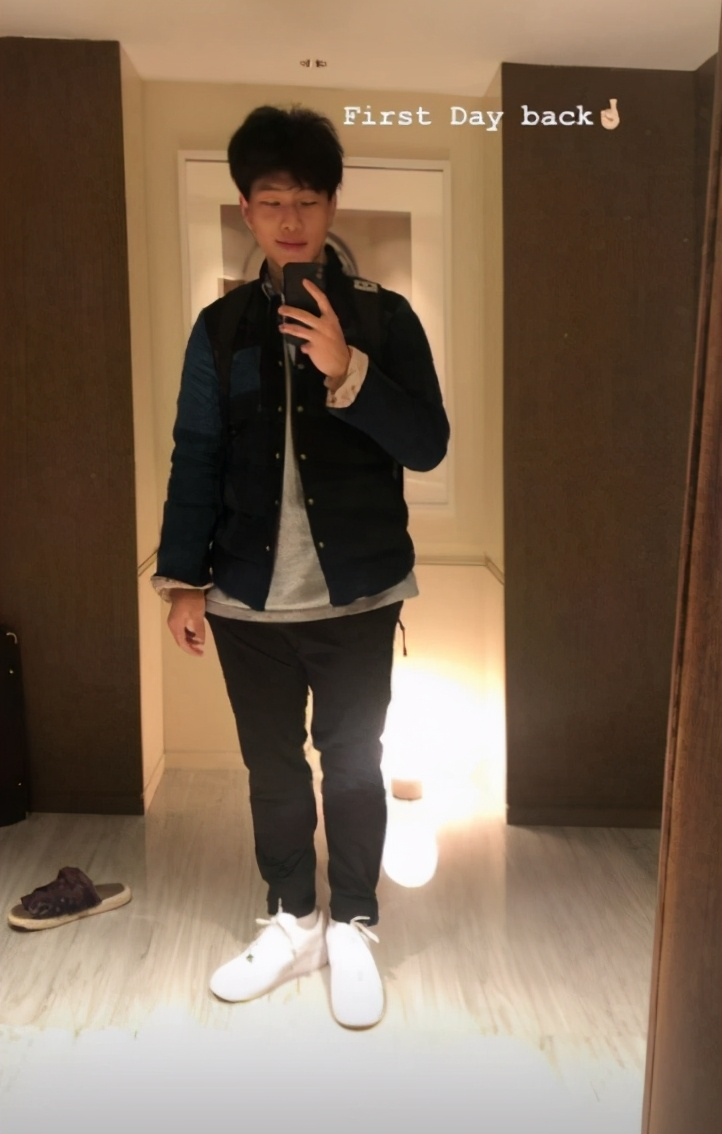 陈坤儿子为他庆生，首晒机场照大变样，19岁个子比爸矮模样成熟