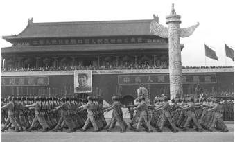 新中国成立以来的14次国庆阅兵 </p><p>　　 多图
