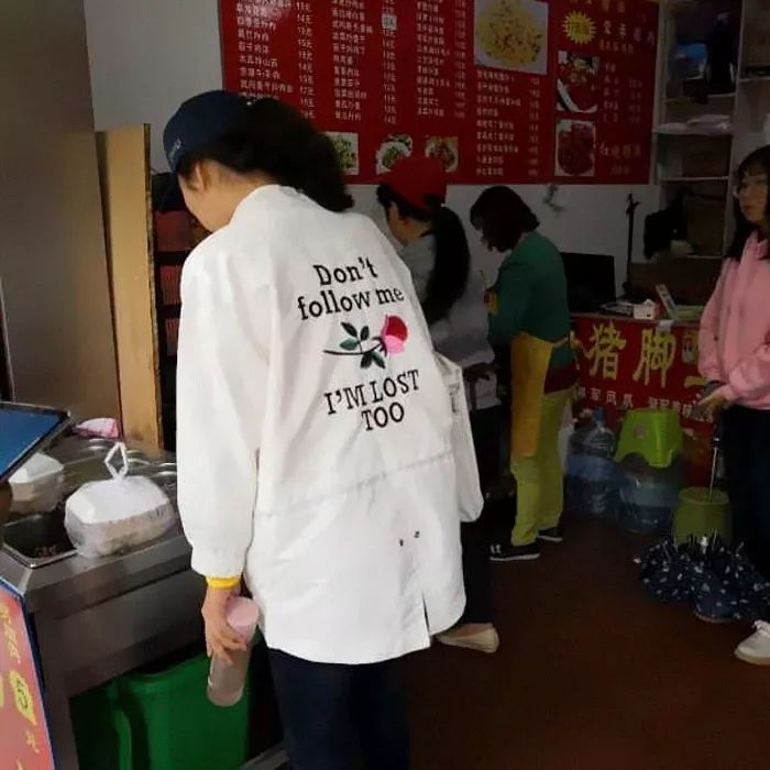 一个生活在中国的老外，拍下了那些让他灵魂都震颤的英文衬衫……