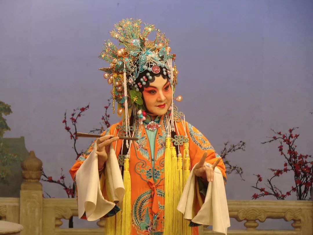 2006年正实拜在牛桂英门下当人们看到牛派艺术薪火相传一个素有"云遮