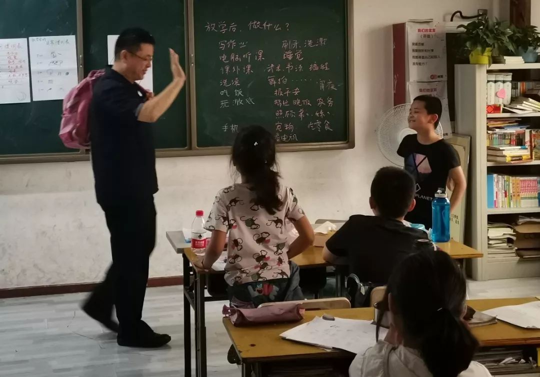 当老师与孩子共同学习 |记小天鹅公益学校2019春季SEL课程第五课