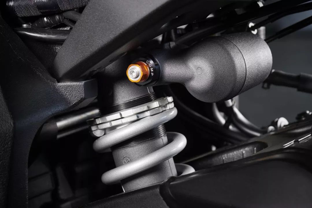雅马哈突然发布2020 YZF-R1/R1M，改款幅度低于预期……