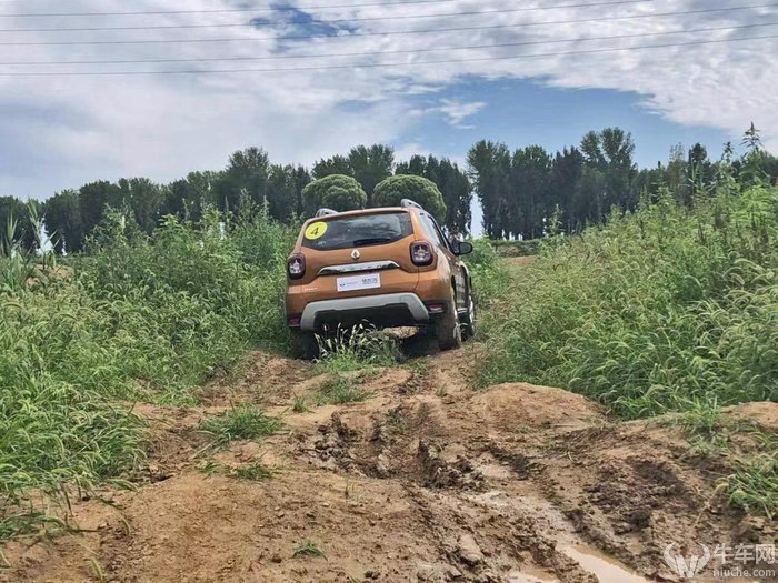 16万就能买到进口的硬派SUV？试驾雷诺Duster冒险家