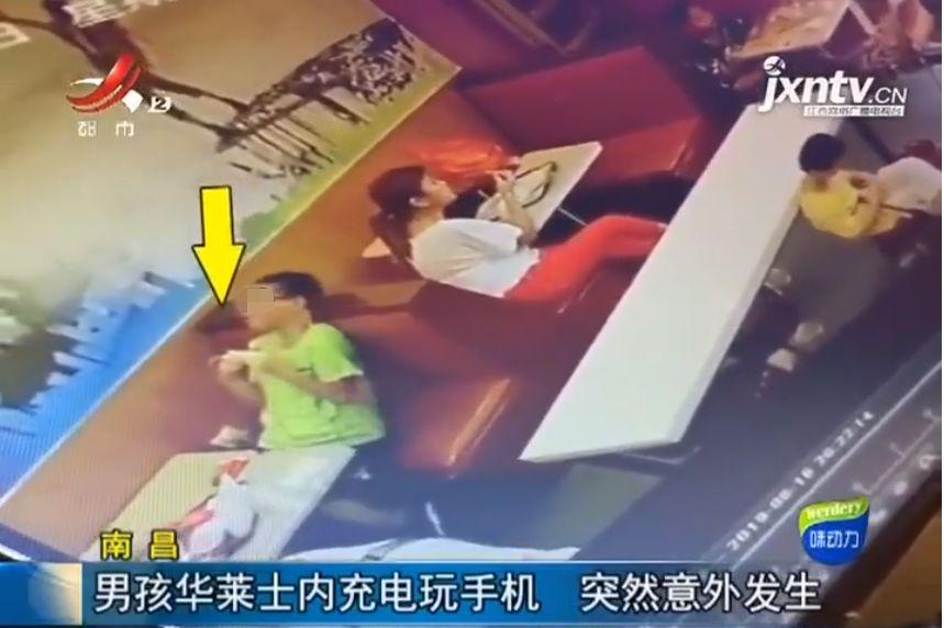 Sad! 13-year-old boy playing with the phone fast food restaurants, stiff body suddenly died! Many people have this habit