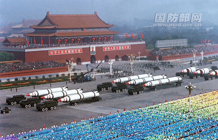 新中国成立以来的14次国庆阅兵 </p><p>　　 多图