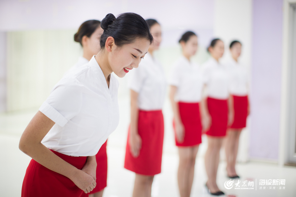 帅哥女神大长腿!实拍“00后”备战空乘艺考