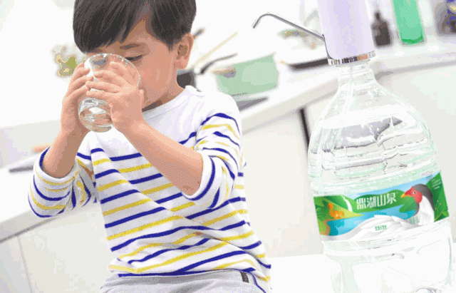 专家说预防新冠肺炎喝水很重要，但是很多人都喝错了！（文末扫码有礼）