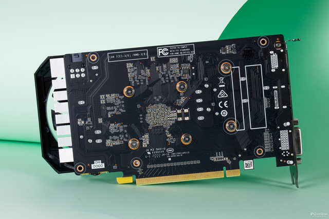 还叫GTX 1650它智商检测卡你就太凹了！换用新显存性能猛增