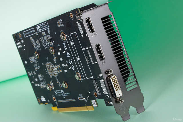 还叫GTX 1650它智商检测卡你就太凹了！换用新显存性能猛增