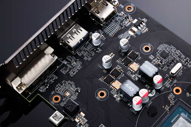还叫GTX 1650它智商检测卡你就太凹了！换用新显存性能猛增