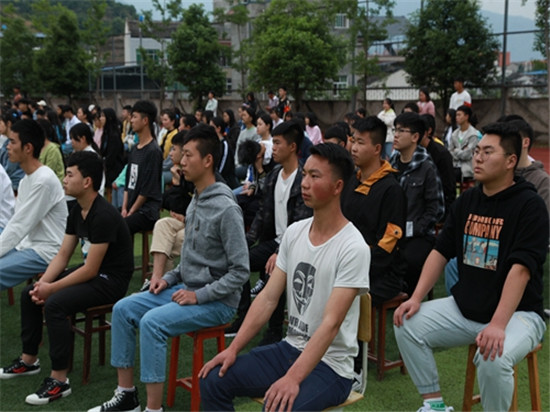 汉源县职业高级中学开展抗疫青年进校园教育实践活动