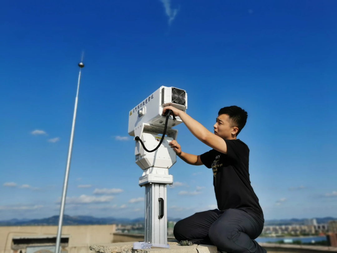 你见过吗？日照上空这条“绿色激光”！原来是做这个的......