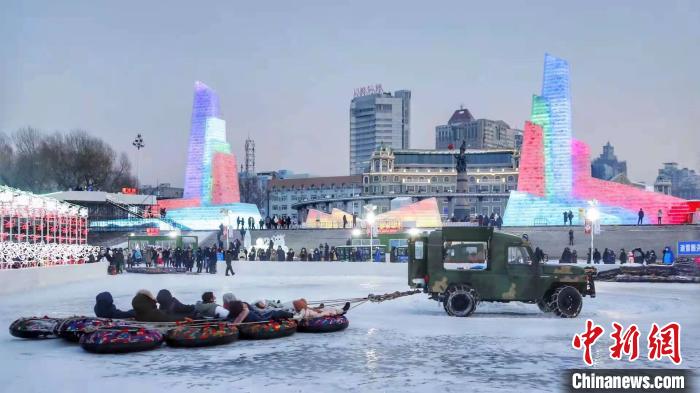 哈尔滨松花江冰雪嘉年华打造140万平方米“江上乐园”