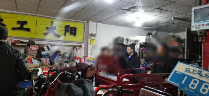 开这种电动汽车不要驾照？柳州70多岁老汉喜付定金！结果麻烦了