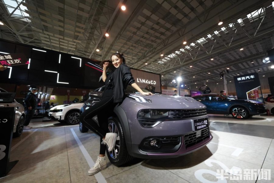 五连版聚焦丨挑战成功！半岛女记者游进吉尼斯，完成世界最大规模水下人鱼秀！背后故事揭秘