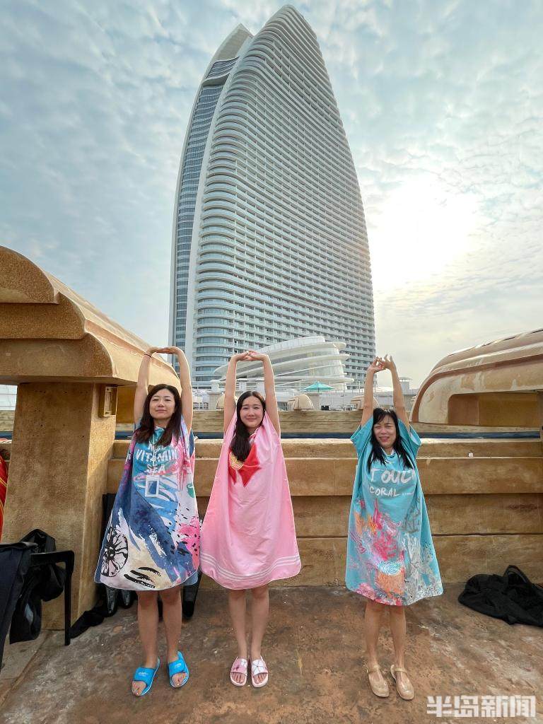 五连版聚焦丨挑战成功！半岛女记者游进吉尼斯，完成世界最大规模水下人鱼秀！背后故事揭秘