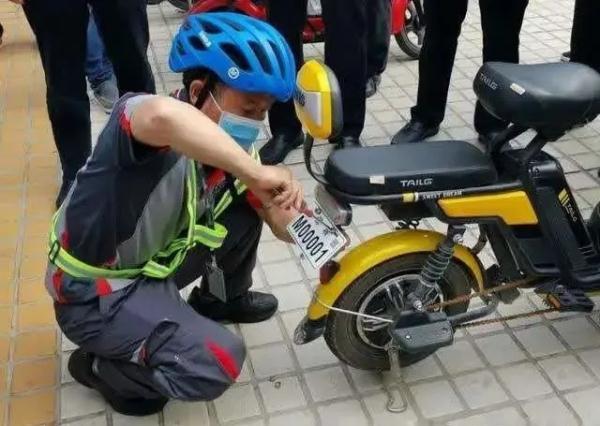 深圳骑电动自行车上路，8月起要登记