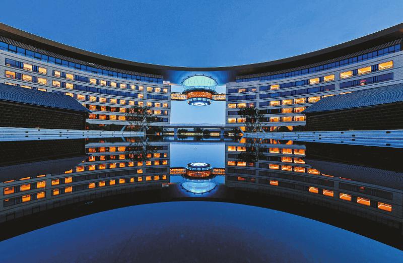 星河璀璨夜 神鸟舞九天——夜幕中的成都天府国际机场
