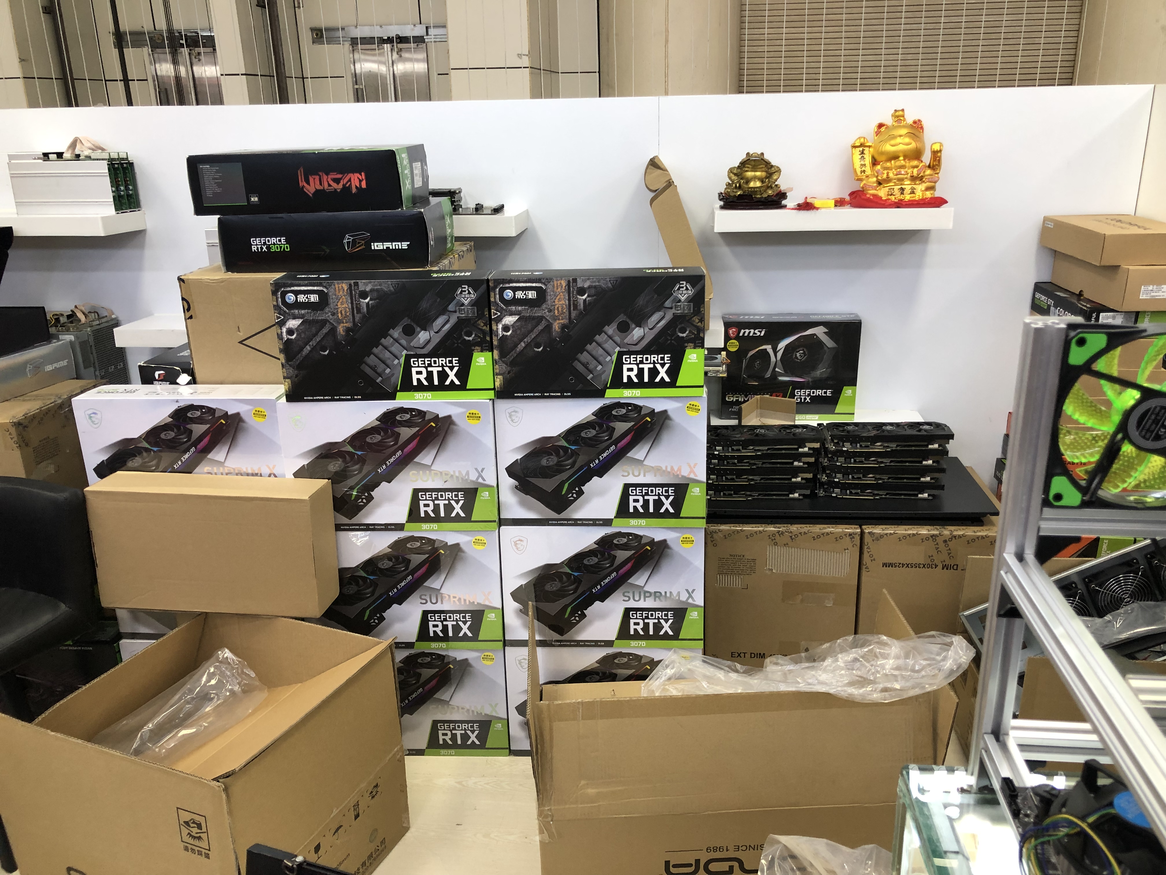 比特币挖矿遭遇强监管，华强北老板流泪清仓大甩卖：不敢再挖了，回头是岸