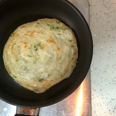 这道十分钟健康早餐之酱香鸡蛋手抓饼，最适合宝宝吃