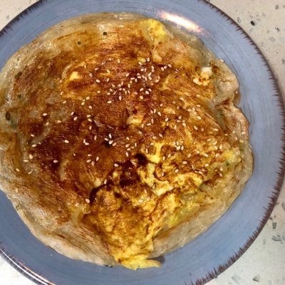 这道十分钟健康早餐之酱香鸡蛋手抓饼，最适合宝宝吃