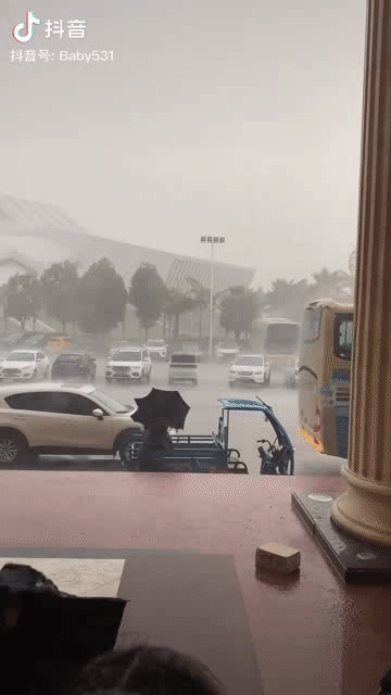 昆明至上海方向部分列车停运！暴雨预警来了还要注意这些→