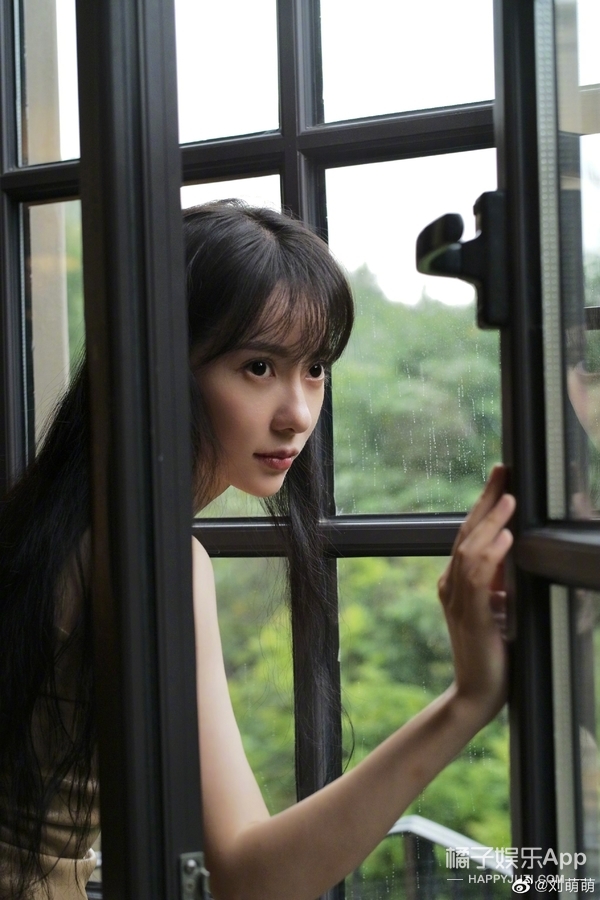 还记得《爱情公寓》里的诺澜吗?她现在长这样