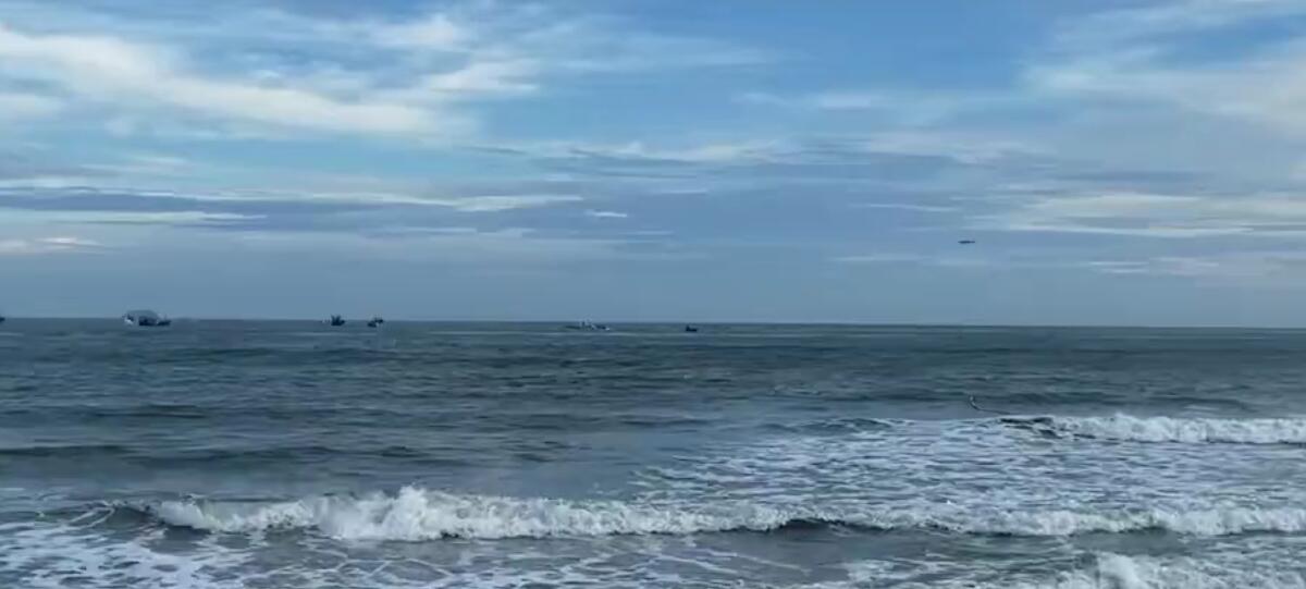 福建漳州17人海边溺水10人死亡，目击者：有船只和直升机在搜救